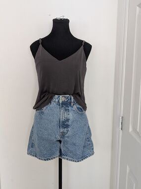 Simons ICONe V-Neck Cami in Charcoal Gray
